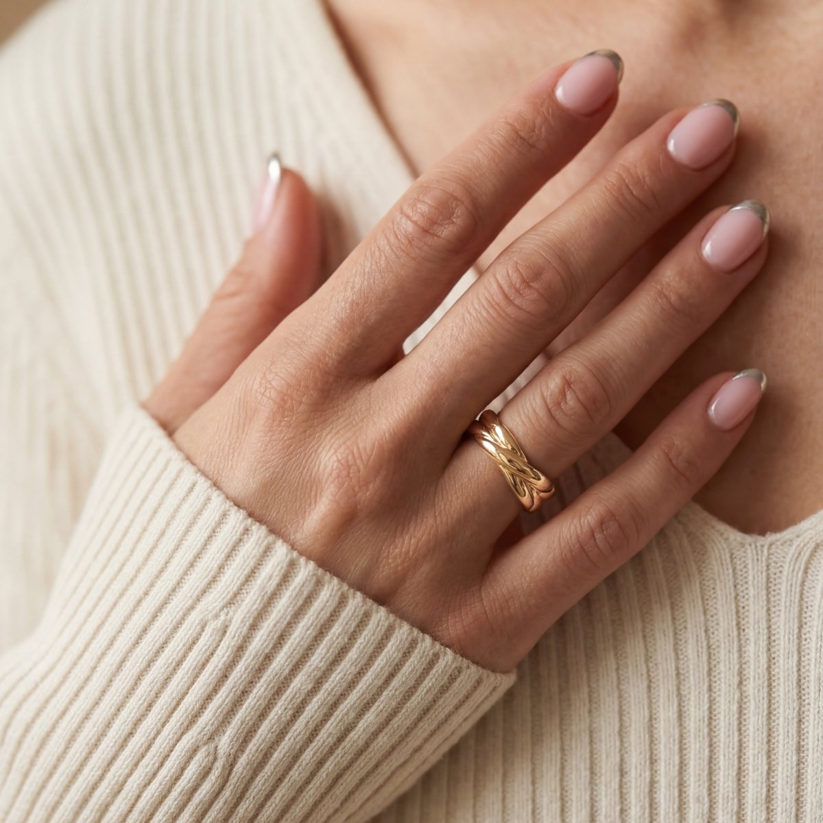 Anillo Raíz Entrelazada