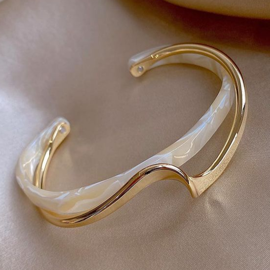 Pulsera Nácar Dorada
