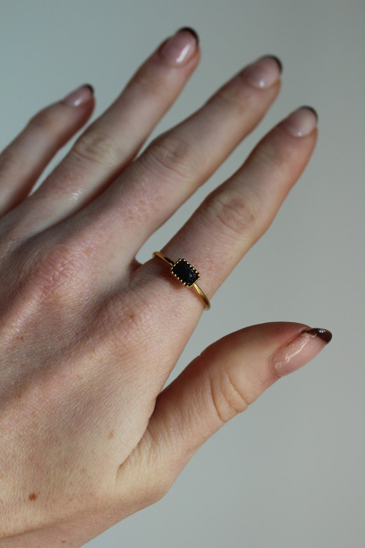 Anillo Confín de Obsidiana