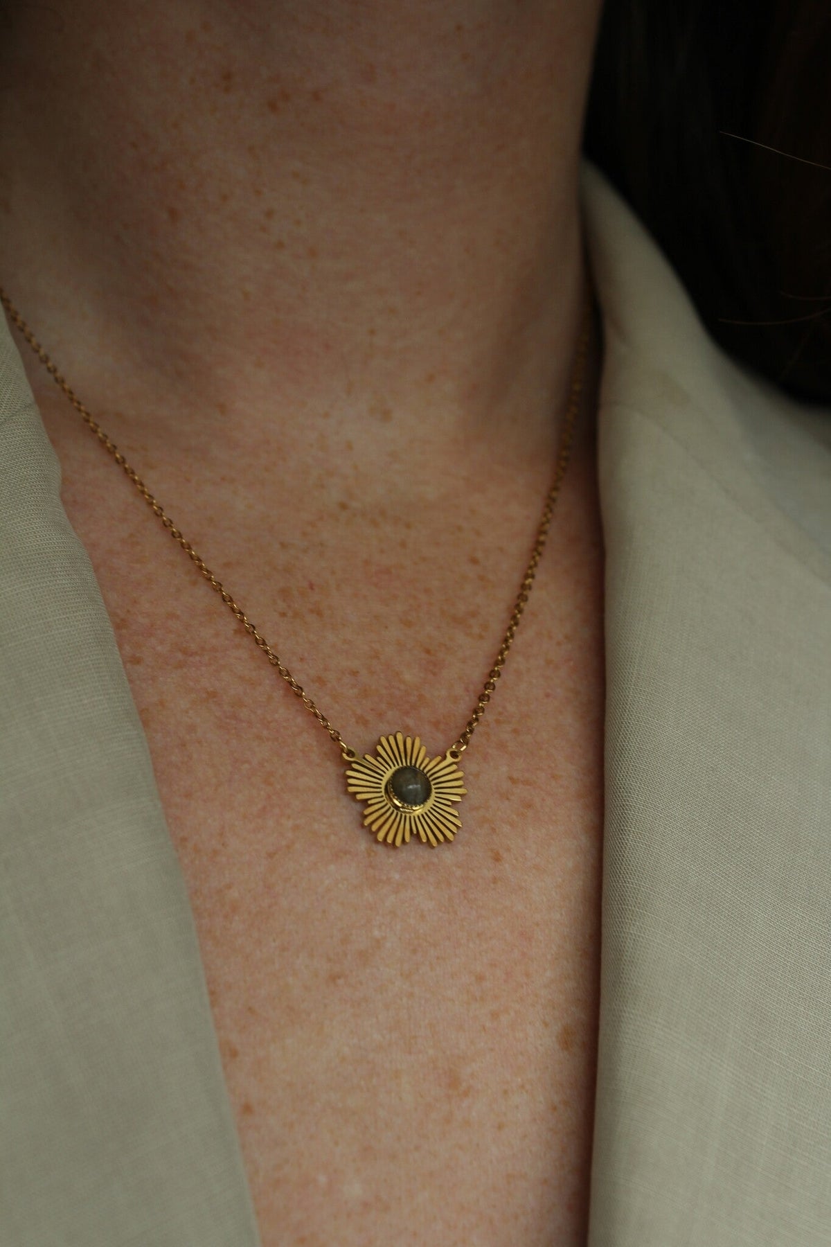 Collar Estela