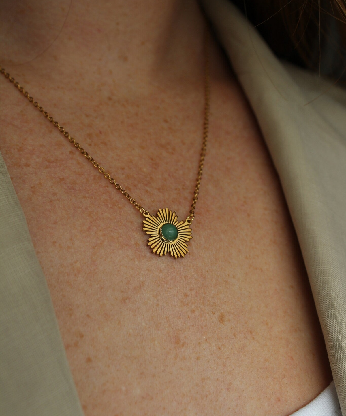 Collar Estela